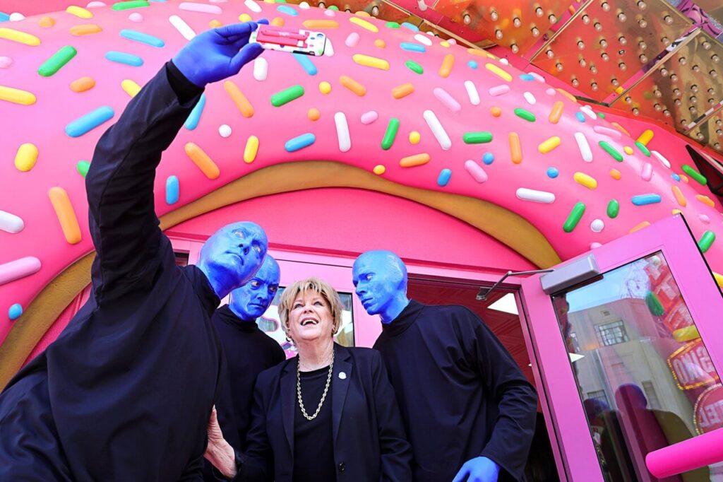 Pinkbox Doughnuts Blue Man Group appearance with Mayor Goodman
